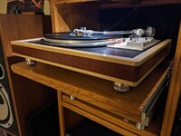 Jeff-Lyons-pioneer-turntable-PL-518-height-adjustable-ISO-isolation-feet.jpg